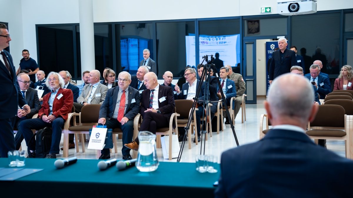 Jubileuszowa X Ogólnopolska Konferencja Naukowa z cyklu „Bezpieczeństwo informacyjne” pod hasłem „Ochrona informacji niejawnych w czasie wojny i pokoju”