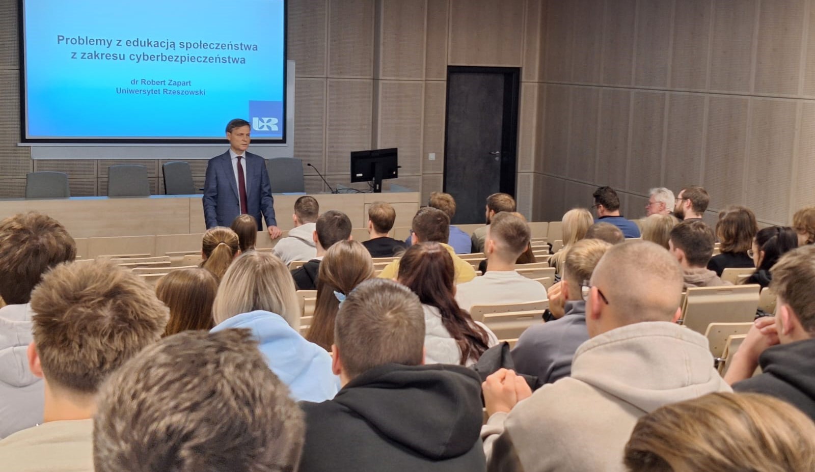 Wykład Eksperta Ośrodka pt. „Problemy z edukacją społeczeństwa z zakresu cyberbezpieczeństwa”